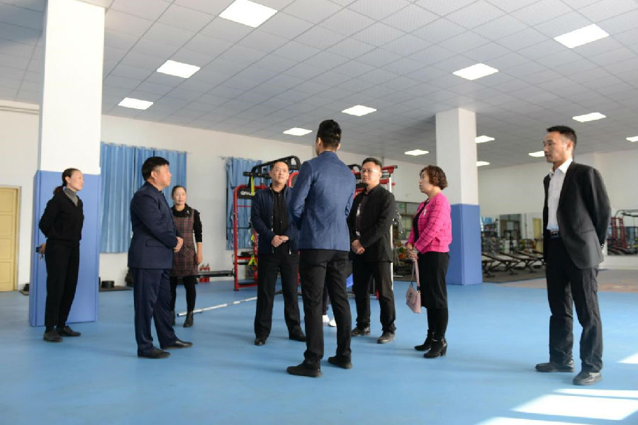 参观mk体育健身实训中心并体验健身器材.jpg